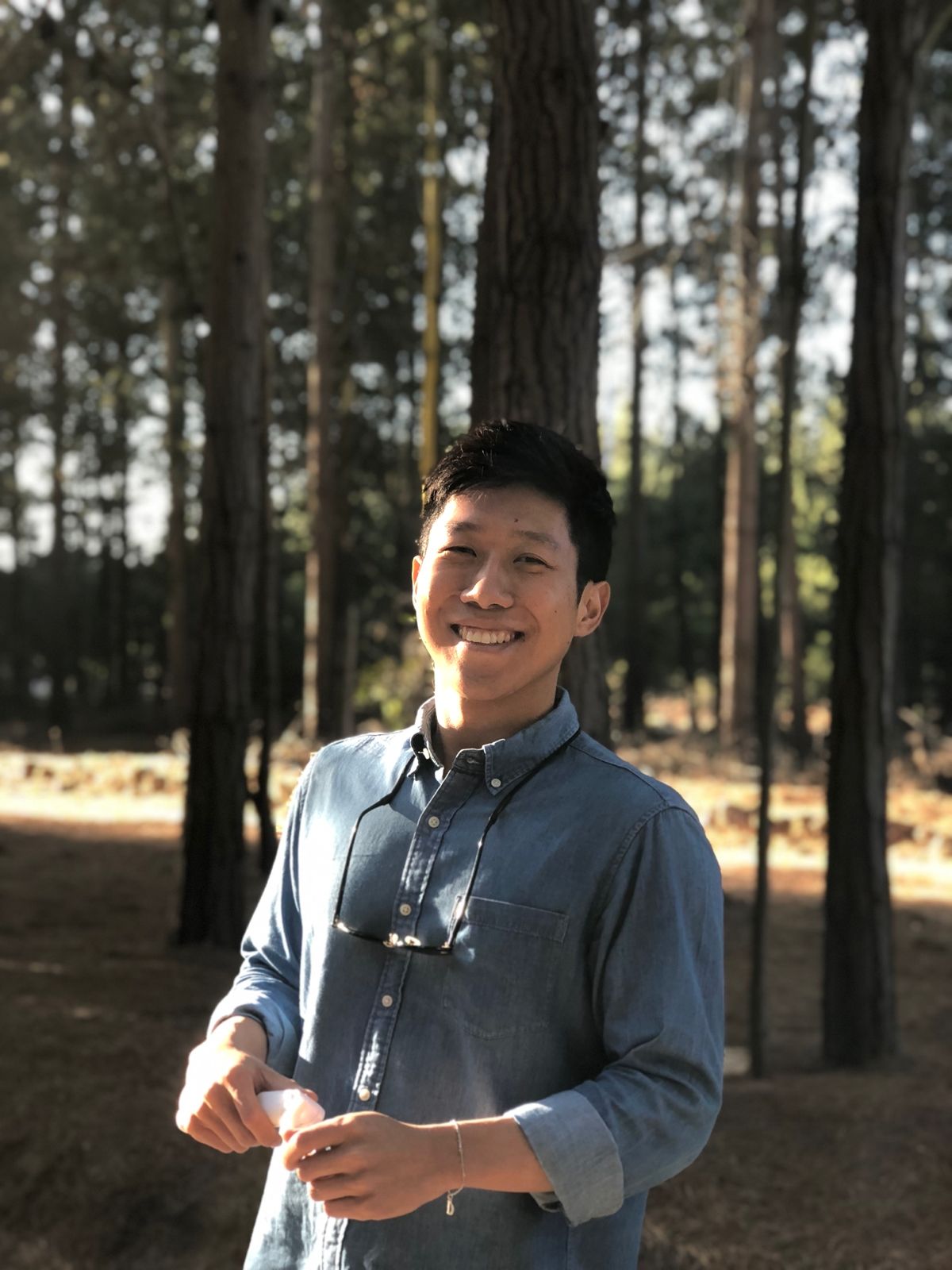 Alejandro Chung sonriendo